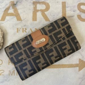 Fendi Vintage Tri Fold wallet 🤎